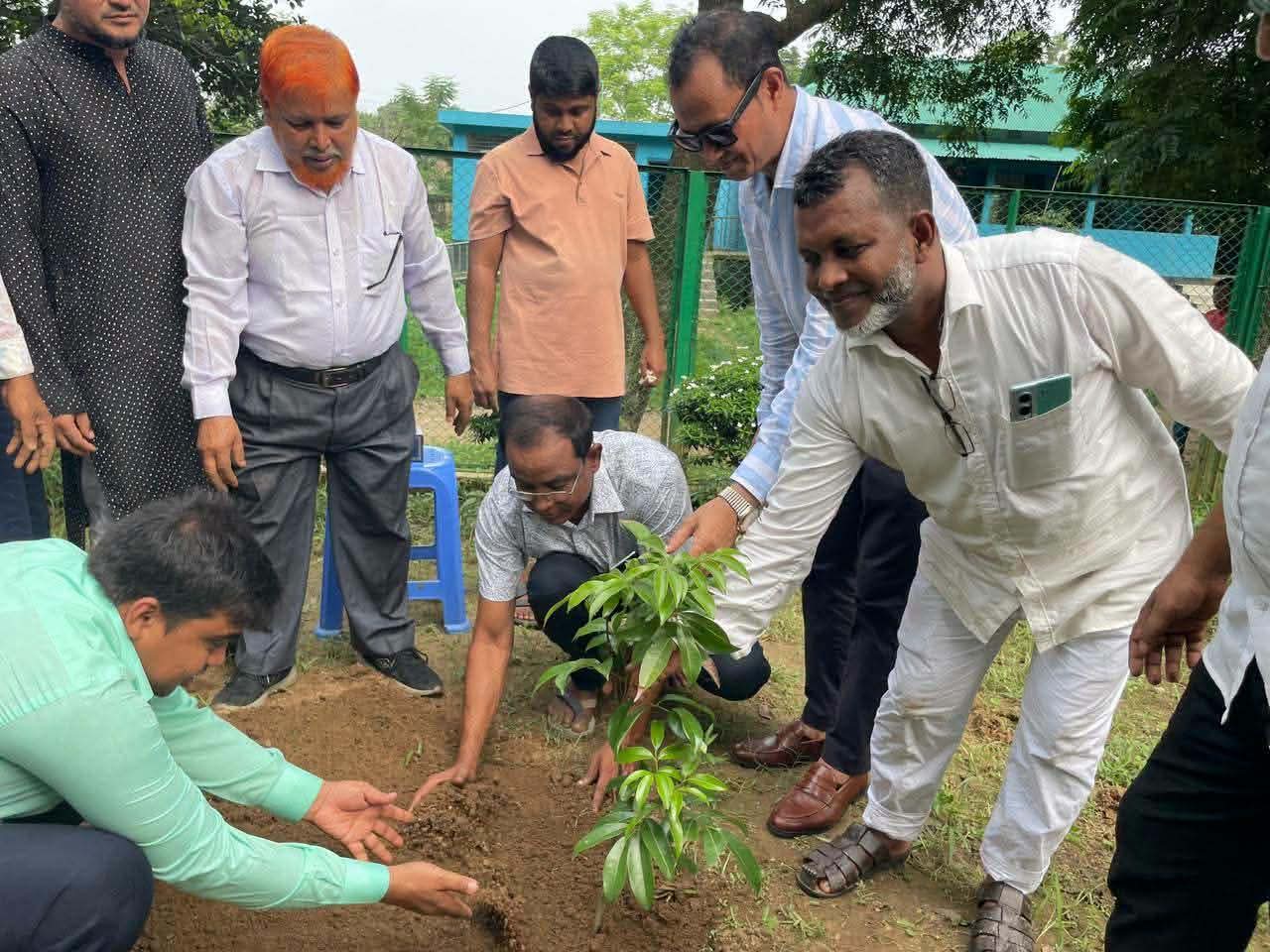 তারেক রহমানের সহধর্মিণী ডা. জুবাইদা রহমানের জন্মবার্ষিকী উপলক্ষে বাদাঘাটে বৃক্ষরোপণ কর্মসূচি উদ্বোধন