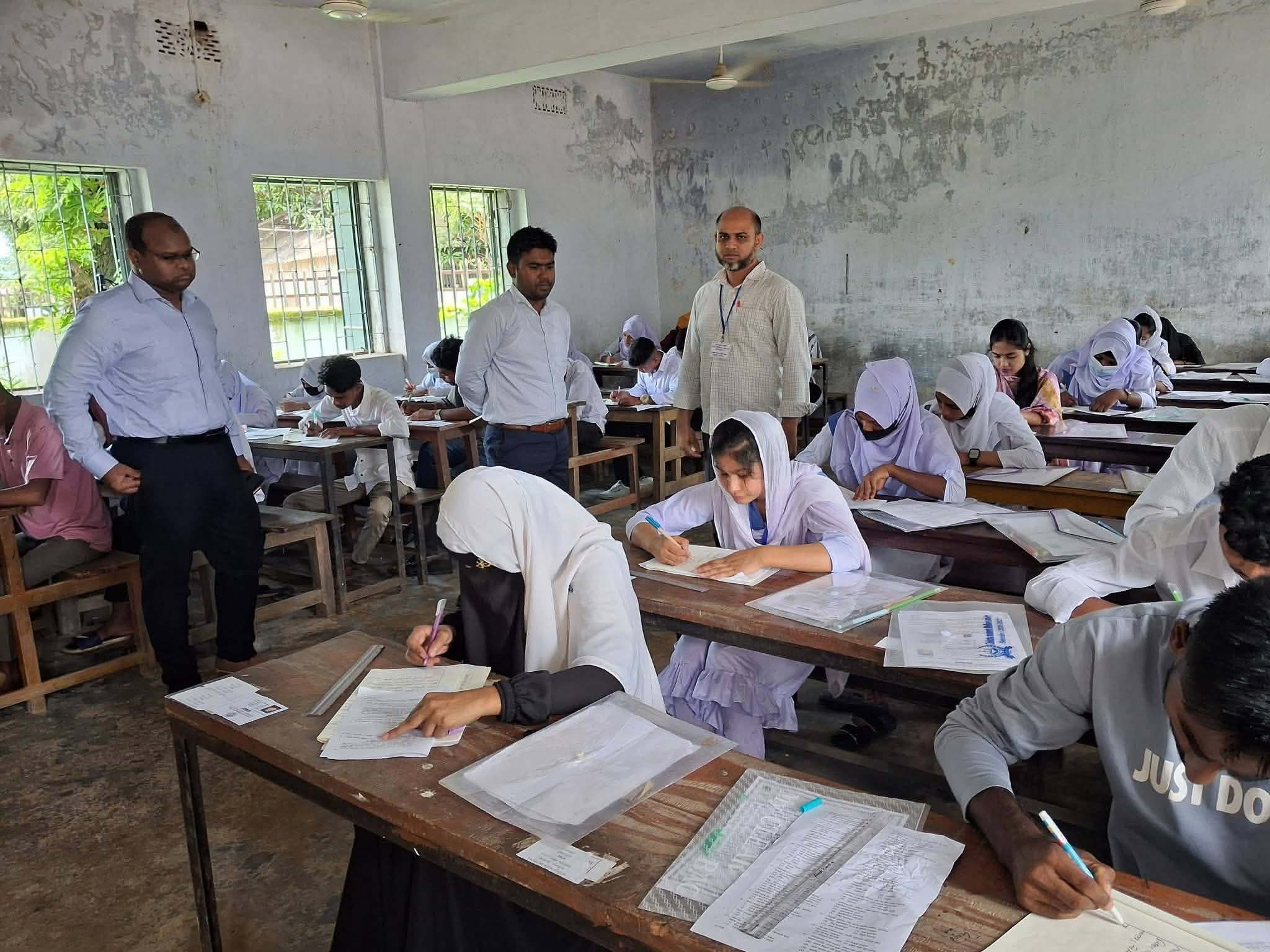 তাহিরপুরে এইচএসসি পরীক্ষা কেন্দ্র পরিদর্শন করলেন ইউএনও