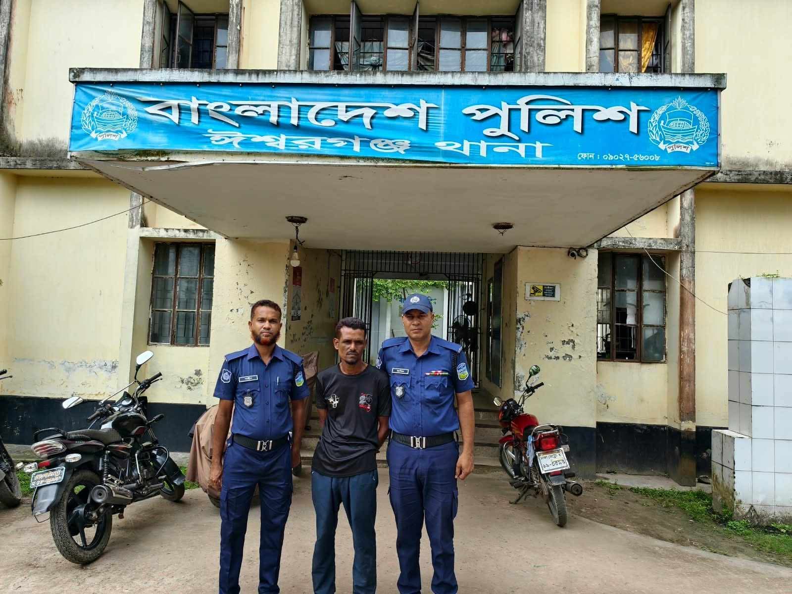 ঈশ্বরগঞ্জে মেয়েকে ধর্ষণের অভিযোগে বাবা গ্রেফতার