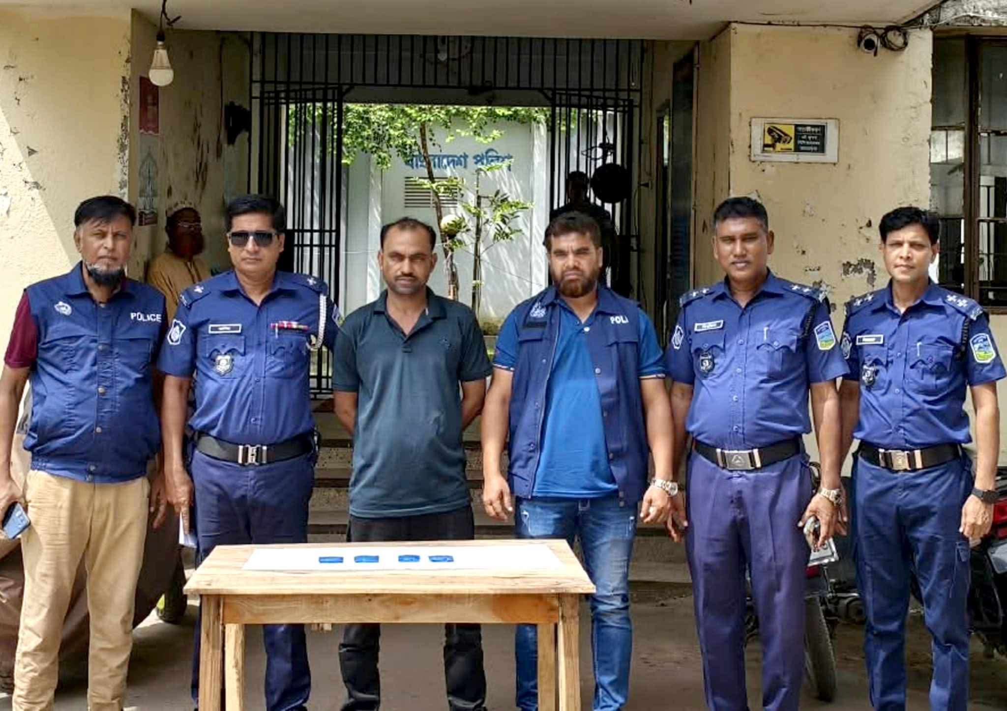 ঈশ্বরগঞ্জে ৮০০ পিস ইয়াবাসহ যুবক গ্রেফতার