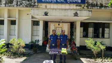 তাহিরপুরে পলাতক আসামির বসতঘর থেকে ৯ লাখ ৪২ হাজার টাকার ভারতীয় পণ্য উদ্ধার