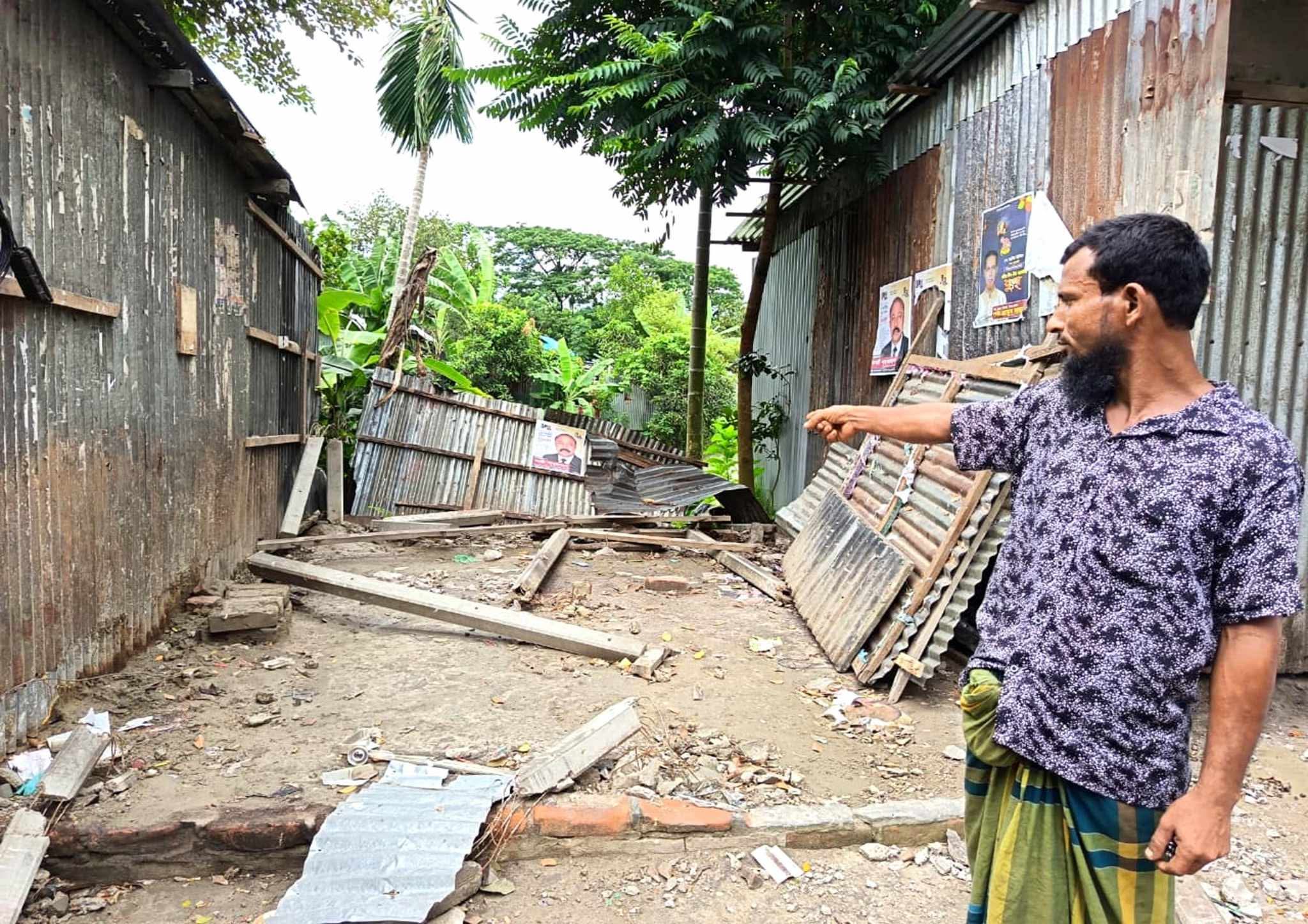 ঈশ্বরগঞ্জে ব্যবসায়ীর দোকান ভাঙচুর ও কুপিয়ে গুঁড়িয়ে দেওয়ার অভিযোগ