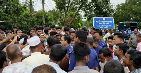 ঈশ্বরগঞ্জে এক সপ্তাহ বিদ্যুৎহীন: পিডিবি অফিসে গ্রাহকদের হামলা
