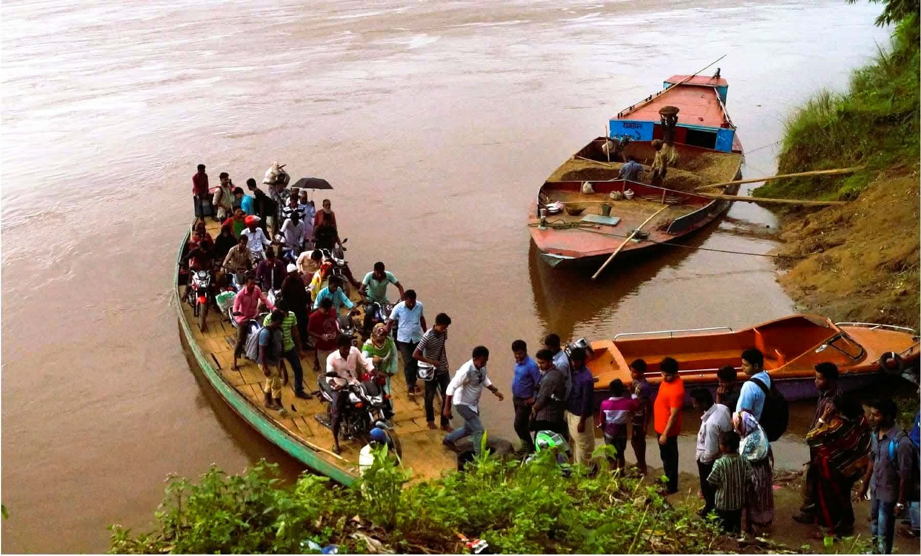তাহিরপুরে চার খেয়াঘাটে নির্ধারিত ভাড়ার দ্বিগুণের বেশি আদায়ের অভিযোগ