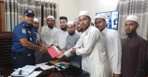 ঈশ্বরগঞ্জে নবাগত ওসির সঙ্গে ইসলামী ছাত্র আন্দোলনের শুভেচ্ছা বিনিময়
