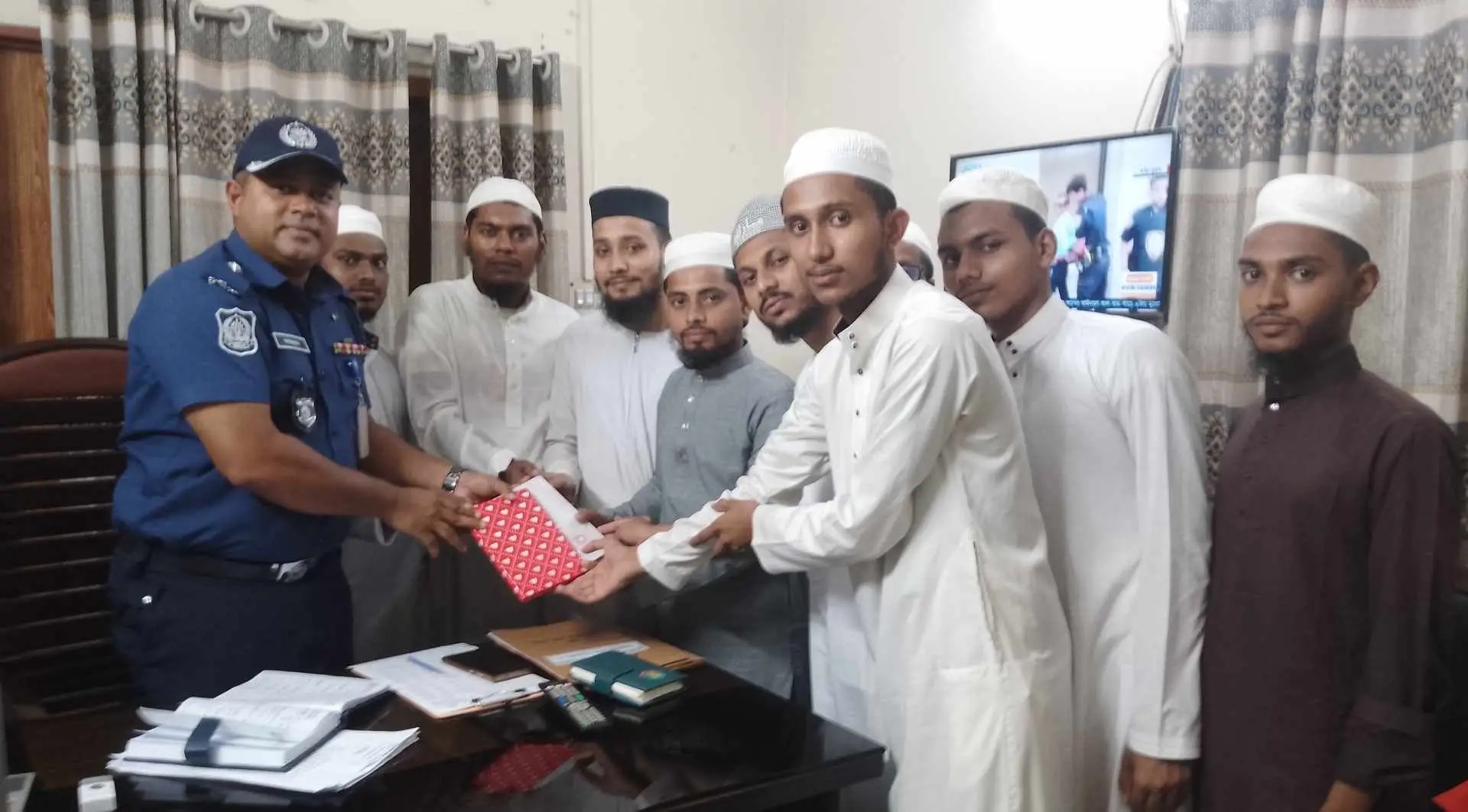 ঈশ্বরগঞ্জে নবাগত ওসির সঙ্গে ইসলামী ছাত্র আন্দোলনের শুভেচ্ছা বিনিময়